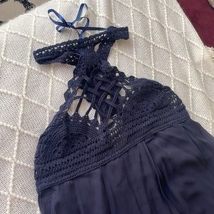 bcbgmaxazria navy chiffon dress
Very cute Chiffon dress with neck ribbon